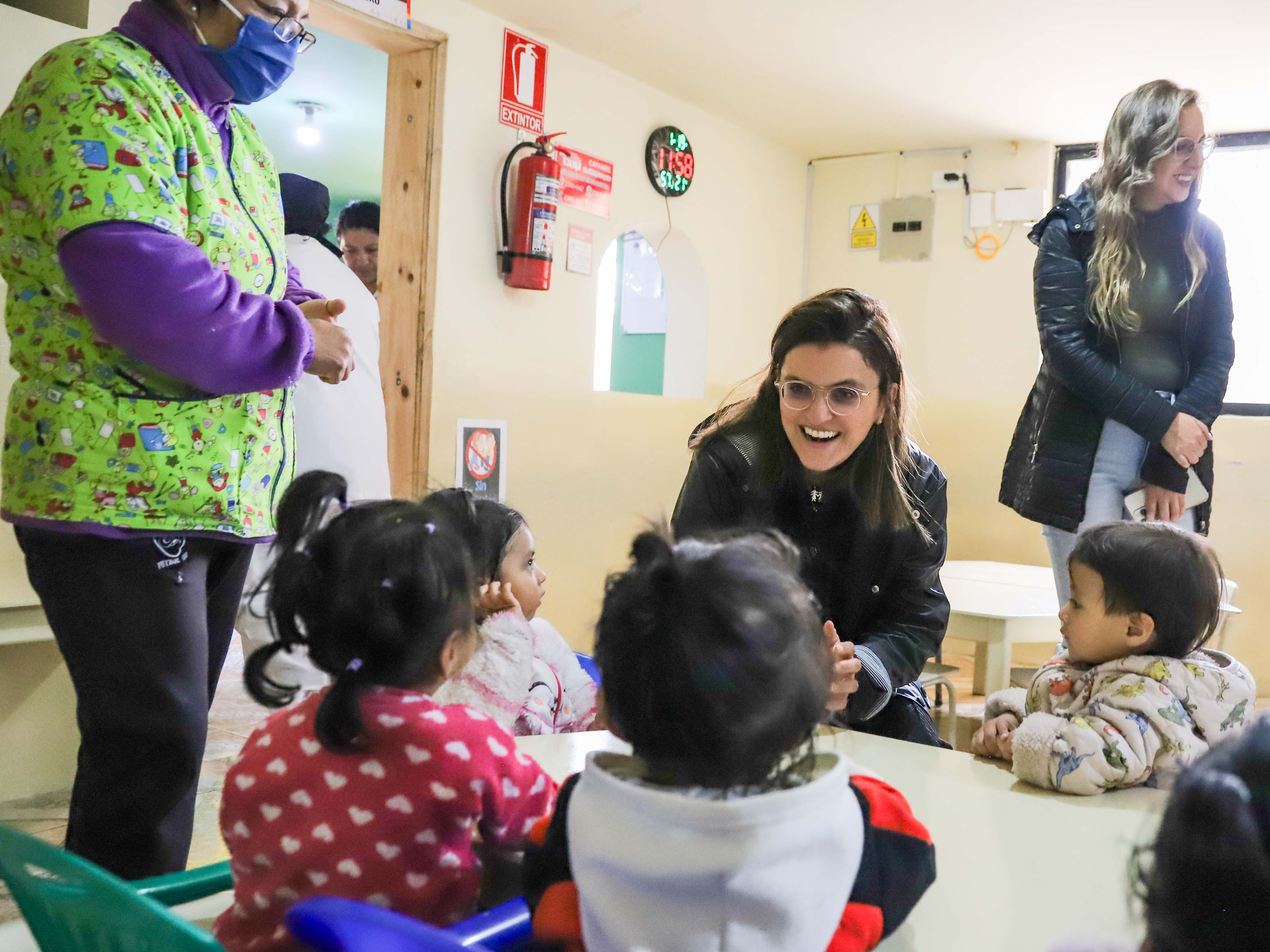 Vicepresidenta María José Pinto recorre Cayambe para fortalecer la salud y el cuidado de la niñez