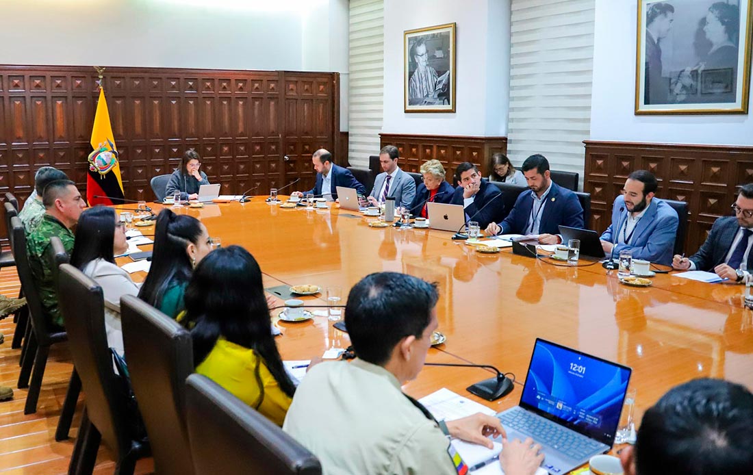 Vicepresidenta de la República revisó avances de la intervención en al Hospital Teodoro Maldonado Carbo